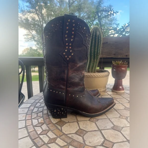 Ariat size 6.5 - Picture 2 of 4